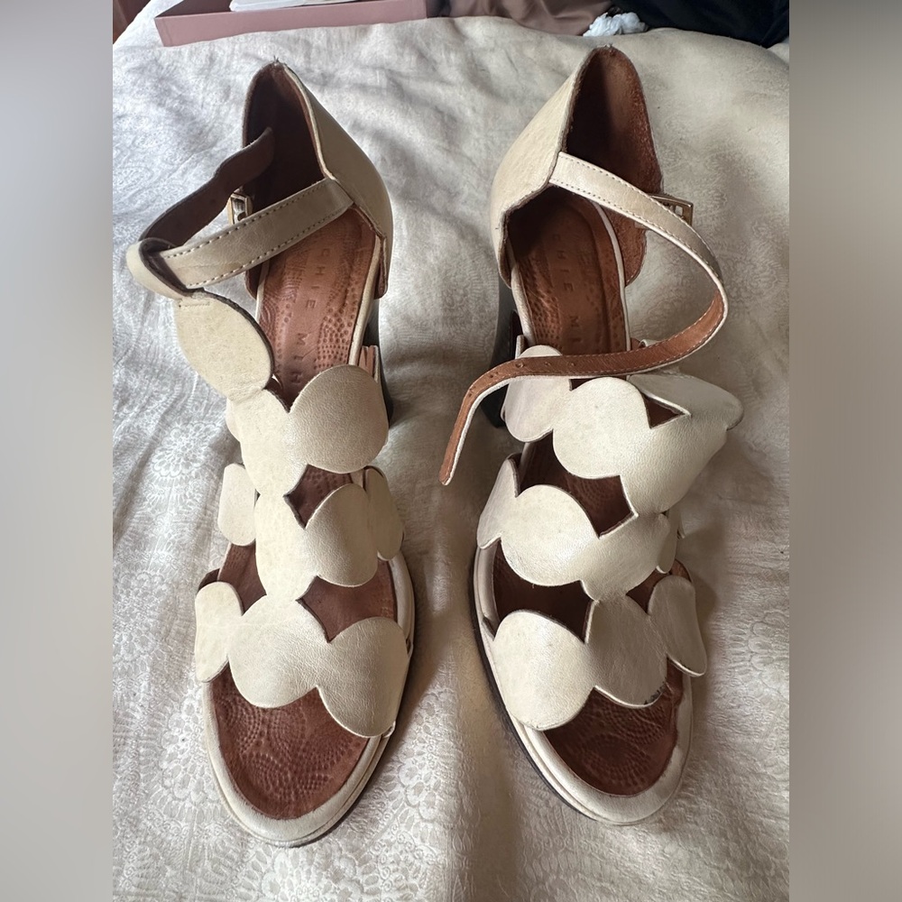 Chie Mihara Circle Detailed Heels